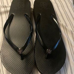Tory Burch Rubber Flip Flops. Platform